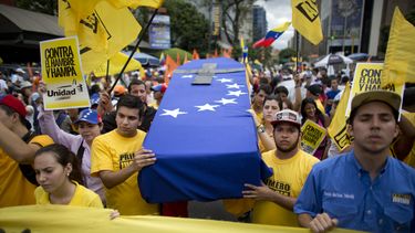 Oposición venezolana realiza protesta ante crisis económica
