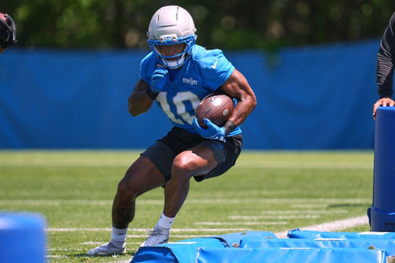 ARCHIVO - El running back Isiah Pacheco de los Lions de Detroit durante una práctica, el 29 de mayo de 2026, en Allen Park, Michigan. (AP Foto/Paul Sancya)