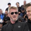 Sean Penn, izquierda, y el director Jean-Stephane Sauvaire posan para la foto en la presentación del filme Black Flies en el 76to Festival Internacional de Cine de Cannes, Francia, viernes 19 de mayo de 2023. (Foto de Scott Garfitt/Invision/AP)