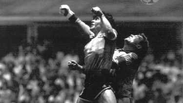 Subastarán balón de los goles históricos de Maradona