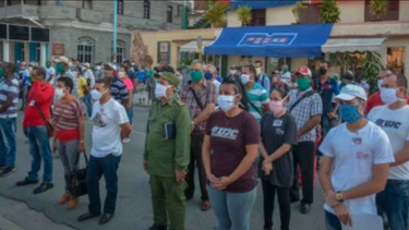 regimen no puede acabar con colas y las organizara con inspectores y cubanos sin trabajo