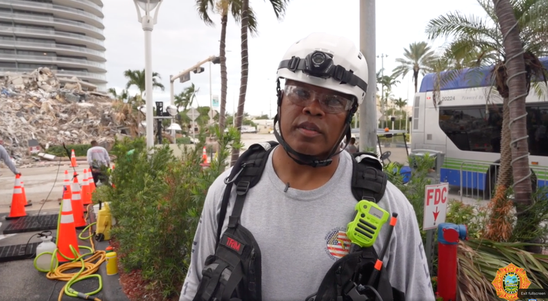 Champlain Tower bomberos