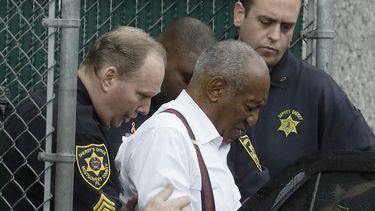 corte anula sentencia de bill cosby por agresion sexual