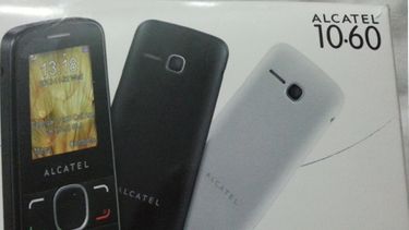 En las tiendas de ETECSA ha salido a la venta el modelo OT-1060x de Alcatel y se forman largas colas para adquirirlos.