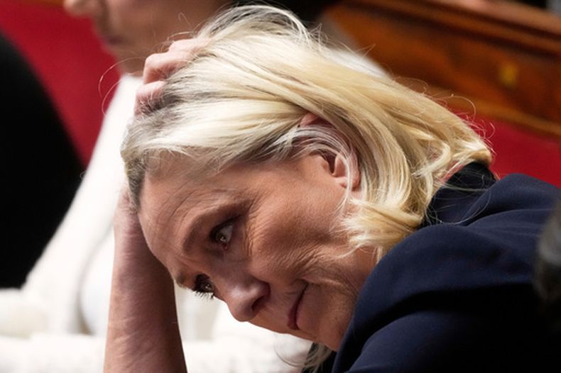 La dirigente ultraderechista francesa Marine Le Pen en la Asamblea Nacional en París, el 1 de abril del 2025. (AP foto/Michel Euler)