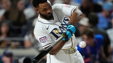 Junior Caminero, de los Rays de Tampa Bay, compite en el Derby de Jonrones en el marco del Juego de Estrellas de Grandes Ligas, el lunes 13 de julio de 2026, en Filadelfia. (AP Foto/Matt Slocum)