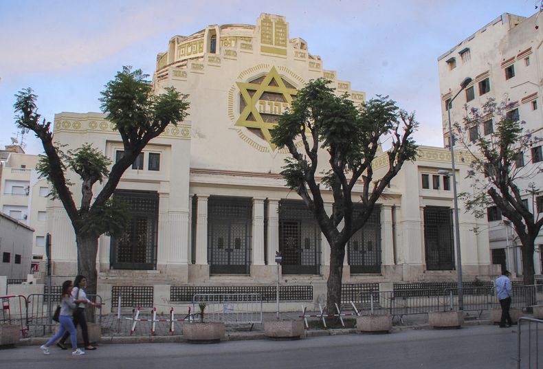 ARCHIVO – Vista exterior de la Gran Sinagoga de Túnez, en la capital del país, el martes 15 de mayo de 2018. (AP Foto/Hassene Dridi, Archivo)