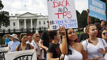LO ÚLTIMO: Trump “revisará” el DACA si el Congreso no actúa