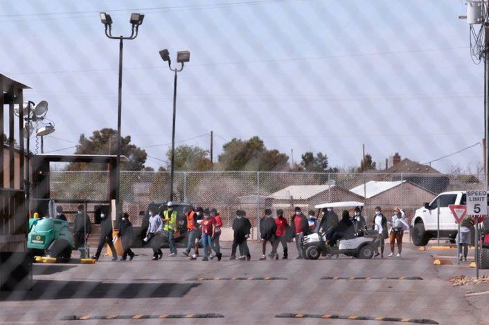 Las hermanas fueron reunidas con sus padres (Foto: REUTERS/Paul Ratje)