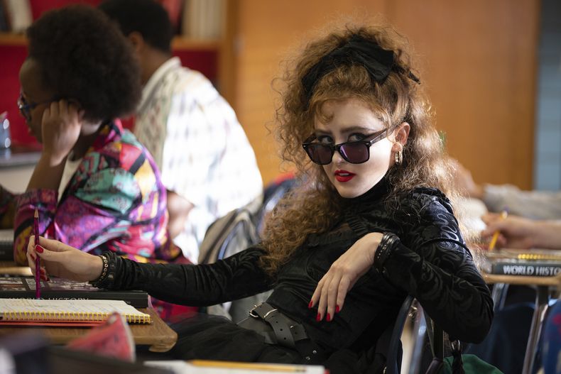 Foto difundida por Focus Features que muestra a Kathryn Newton en una escena de Lisa Frankenstein. (Michele K. Short/Focus Features via AP)