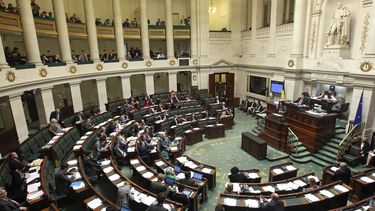 americateve | El parlamento belga aprueba extender la ley de eutanasia a menores de 18 a&ntilde;os, el jueves 13 de febrero de 2014. (AP Foto/Yves Logghe)