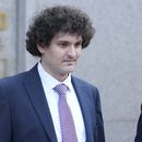 ARCHIVO - El fundador de FTX, Sam Bankman-Fried, sale de una corte federal el 26 de julio de 2023 en Nueva York. (AP Foto/Mary Altaffer, File)
