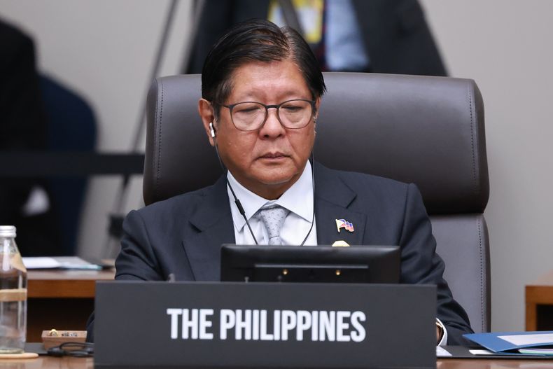 El presidente filipino Ferdinand Marcos Jr en la cumbre de la APEC en Gyeongju, Corea del Sur, el 1 de noviembre del 2025. (Yonhap via AP)