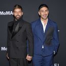 ARCHIVO - Ricky Martin, izquierda, y su esposo Jwan Yosef asisten a la gala MoMA Film Benefit presentada por Chanel en honor a Penélope Cruz en el Museo de Arte Moderno el 14 de diciembre de 2021, en Nueva York. Martin y Yosef anunciaron su separación el 6 de julio de 2023 tras seis años de matrimonio. (Foto Evan Agostini/Invision/AP, archivo)