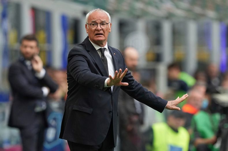 ARCHIVO - El técnico de la Roma Claudio Ranieri durante el partido contra el Inter de Milán, el 27 de abril de 2025, en Milán. (AP Foto/Antonio Calanni)