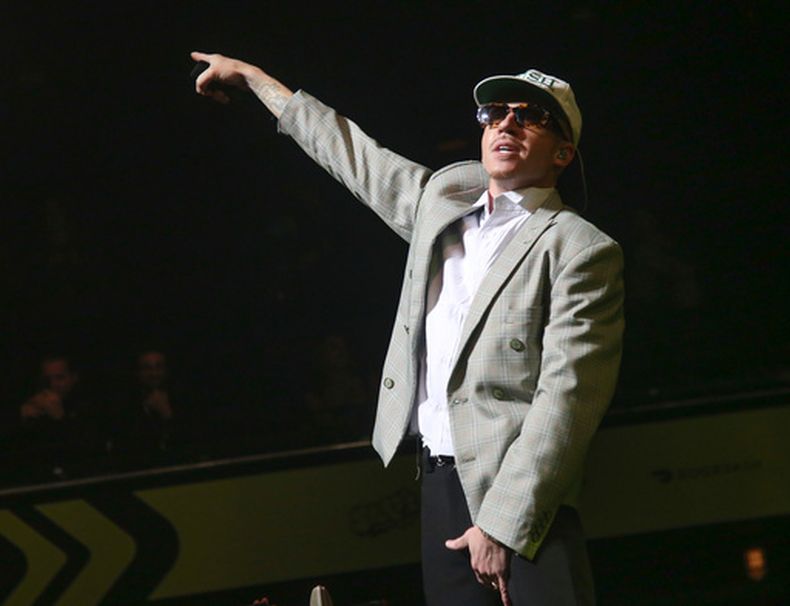 ARCHIVO - Macklemore actúa en Austin City Limits Live durante el festival de música South by Southwest en Austin, Texas, el 17 de marzo de 2023. (Foto Jack Plunkett/Invision/AP, archivo)