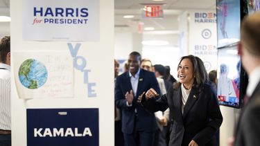 La vicepresidenta Kamala Harris llega a su sede de campaña en Wilmington, Delaware, el lunes 22 de julio de 2024. (Erin Schaff/The New York Times vía AP)