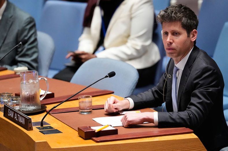 Sam Altman, director general de OpenAI, escucha en una reunión del Consejo de Seguridad de las Naciones Unidas sobre la inteligencia artificial en la 81ra sesión de la Asamblea General del organismo, el miércoles 23 de septiembre de 2026. (AP Foto/Yuki Iwamura)