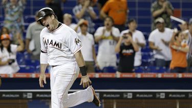 Marlins ganan con jonrón de Bour en la 9na