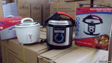 americateve | El centro comercial Puentes Grandes es nuevo, pero las soluciones absurdas y el trato ríspido al cliente son una vieja herencia de 55 años de gestión estatal.