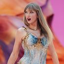 ARCHIVO - Taylor Swift durante un concierto en el Estadio Wembley como parte de la gira The Eras Tour, el 21 de junio de 2024, en Londres. (Foto por Scott A Garfitt/Invision/AP, Archivo)
