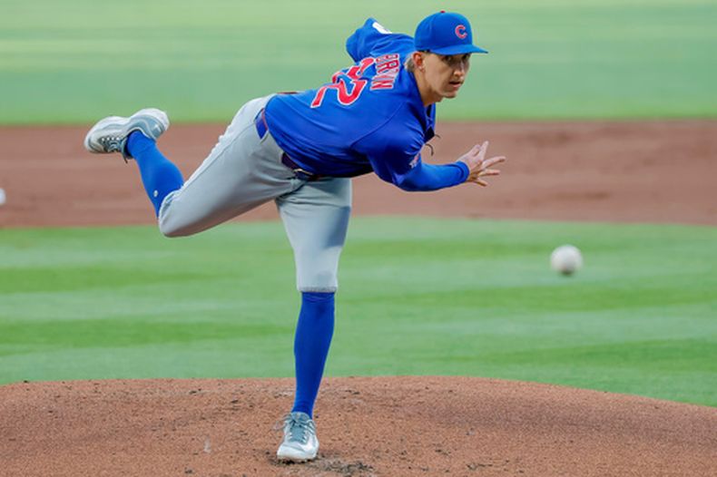 Ben Brown, de los Cachorros de Chicago, hace un lanzamiento en el juego del jueves 14 de mayo de 2026 ante los Bravos de Atlanta (AP Foto/Erik S. Lesser)