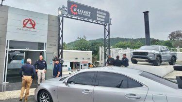 confiscan 50 carros en dealer de caguas
