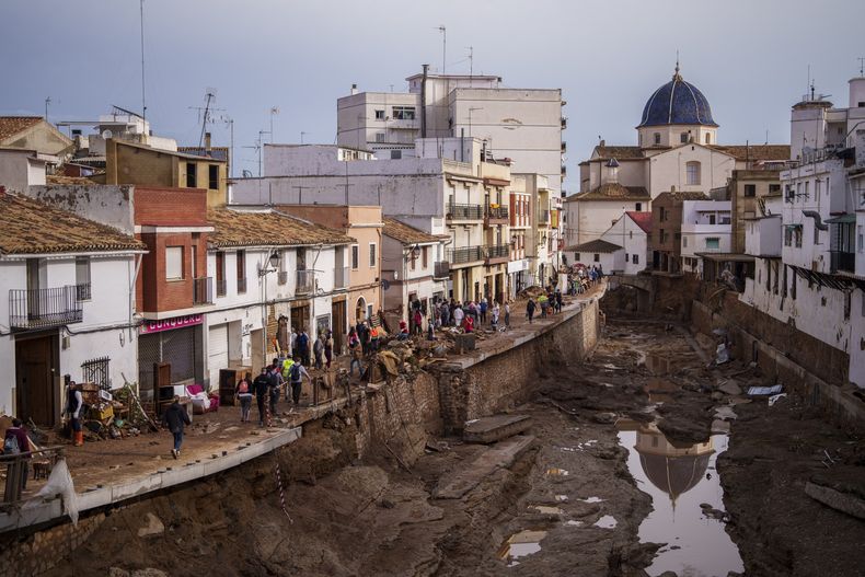 Las zonas afectadas por las inundaciones en Chiva, cerca de Valencia, España, el 1 de noviembre de 2024. (AP Foto/Manu Fernandez)