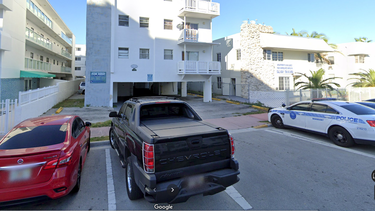 el alcalde de surfside da a los inquilinos 45 dias para salir de su edificio en miami beach