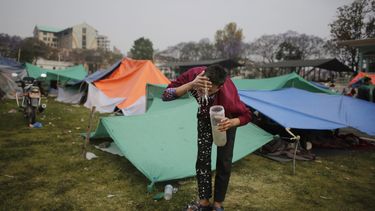 auxilian a damnificados por el sismo en nepal
