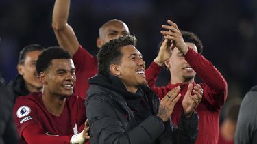 Roberto Firmino, el atacante brasileño de Liverpool, gesticula tras el partido contra Leicester en la Liga Premier, el lunes 15 de mayo de 2023. (Tim Goode/PA vía AP)