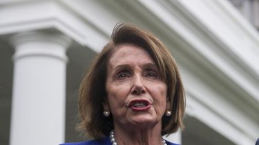Trump y Pelosi intercambian críticas en aguerrida reunión
