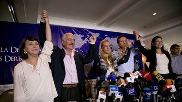 Expresidentes Pastrana y Quiroga piden reunión con Maduro