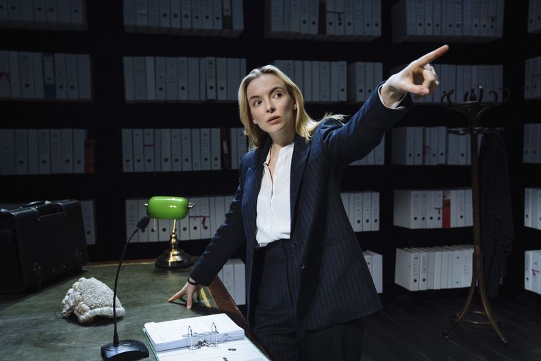 En esta imagen proporcionada por The Press Room, Jodie Comer en una escena de Prima Facie. (Helen Murray/The Press Room vía AP)