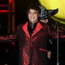ARCHIVO - Juan Gabriel se presenta en el evento Persona del Año de la Academia Latina de la Grabación en su honor el miércoles 4 de noviembre de 2009 en Las Vegas. (Foto AP/Matt Sayles, archivo)