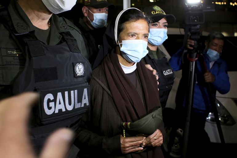Monja regresa a Colombia tras 4 años de secuestro en Mali