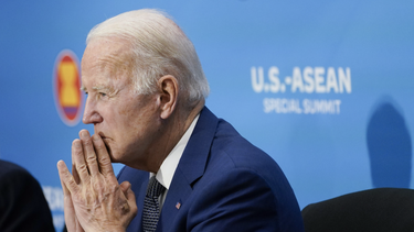 biden se confunde y vuelve a llamar presidenta a kamala harris (video)