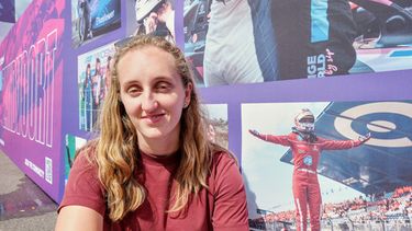 Maya Weug posa para una foto en una carrera de la F1 Academy race en Zandvoort, Países Bajos, el 23 de agosto de 2026. (AP Foto/Patrick Post)