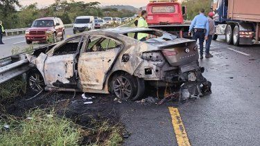Un ciudadano rescata a una mujer antes de que se incendiara su auto en Yauco