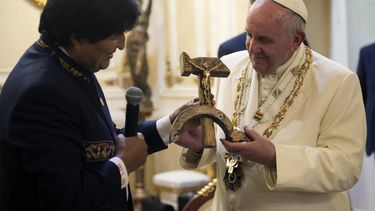 el papa dice que el crucifijo comunista no lo ofendio