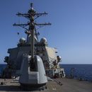 ARCHIVO – El destructor USS Laboon con misiles guiados clase Arleigh Burke navega en el mar Rojo, el 12 de junio de 2024. (AP Foto/Bernat Armangue, Archivo)