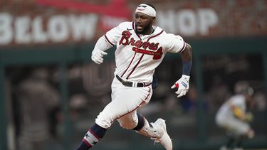 Triple de Harris guía a Bravos a triunfo sobre Atléticos