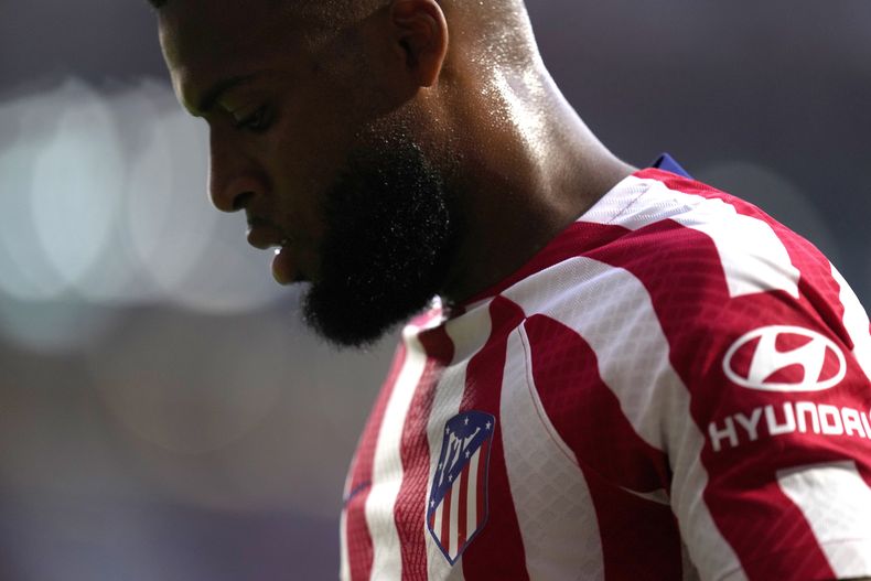 ARCHIVO - Thomas Lemar del Atlético de Madrid durante el partido contra Brujas en la Liga de Campeones, el 12 de octubre de 2022, en Madrid. (AP Foto/Manu Fernández)