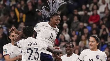 Kadidiatou Diani (11) celebra tras anotar el quinto gol de Francia en la victoria 6-3 ante Panamá en el Mundial femenino, el miércoles 2 de agosto de 2023, en Sydney. (AP Foto/Mark Baker)