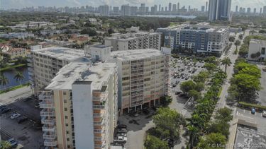 Imagen del edificio evacuado en Miami Beach. (Archivo)&nbsp;