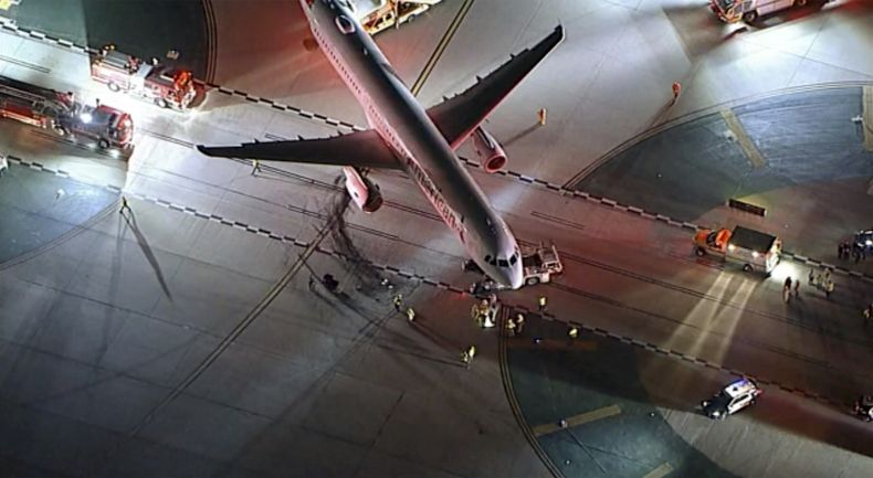 AMN-GEN LOS ÁNGELES-CHOQUE EN AEROPUERTO