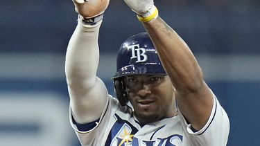 El dominicano Wander Franco, de los Rays de Tampa Bay, festeja su doble contra el relevista Emilio Pagan, de los Mellizos de Minnesota, en la séptima entrada del partido en St. Petersburgo, Florida, el martes 6 de junio de 2023. (AP Foto/Chris OMeara)