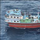 Esta foto sin fecha distribuida por el Mando Central de las fuerzas armadas de Estados Unidos muestra lo que describe como un bote que transportaba componentes de misiles de fabricación iraní con destino a los hutíes yemeníes en el mar Arábigo. Comandos SEAL de la armada estadounidense incautaron componentes de misiles de fabricación iraní y otras armas de un buque con destino a los rebeldes hutíes yemeníes. Dos comandos desaparecieron durante la operación, informó el mando estadounidense el martes 16 de enero de 2024. (U.S. Central Command via AP)
