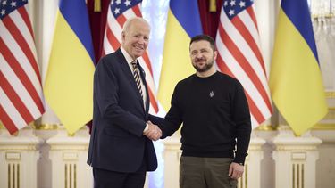 el presidente biden durante visita a kiev: ucrania resiste. la democracia resiste