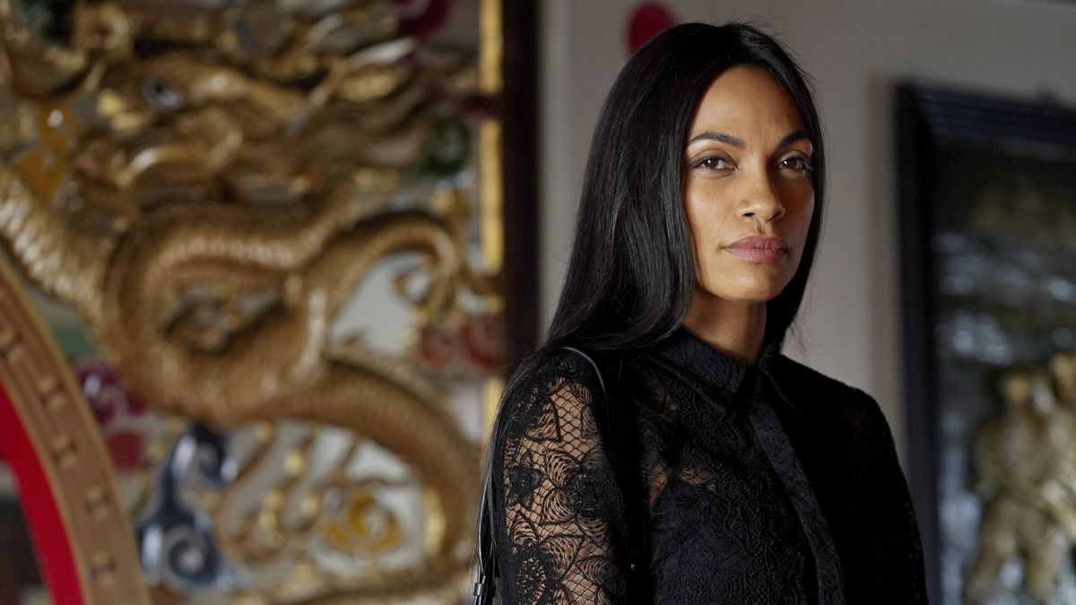 Rosario Dawson se deleita como protagonista de nueva serie